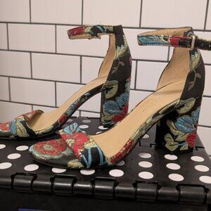 Marc Fisher "Glowing" Brocade Floral Sandals - Size 5.5 | Like New